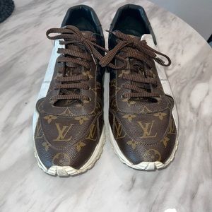 Louis Vuitton “Run away” sneaker MEN 8.5